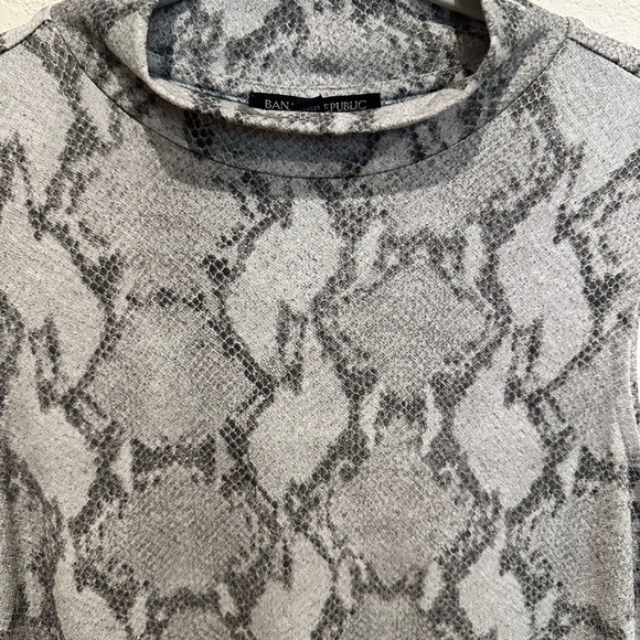 Banana Republic Gray Sheath Midi Dress with Crew Neck - Picture 2 of 9